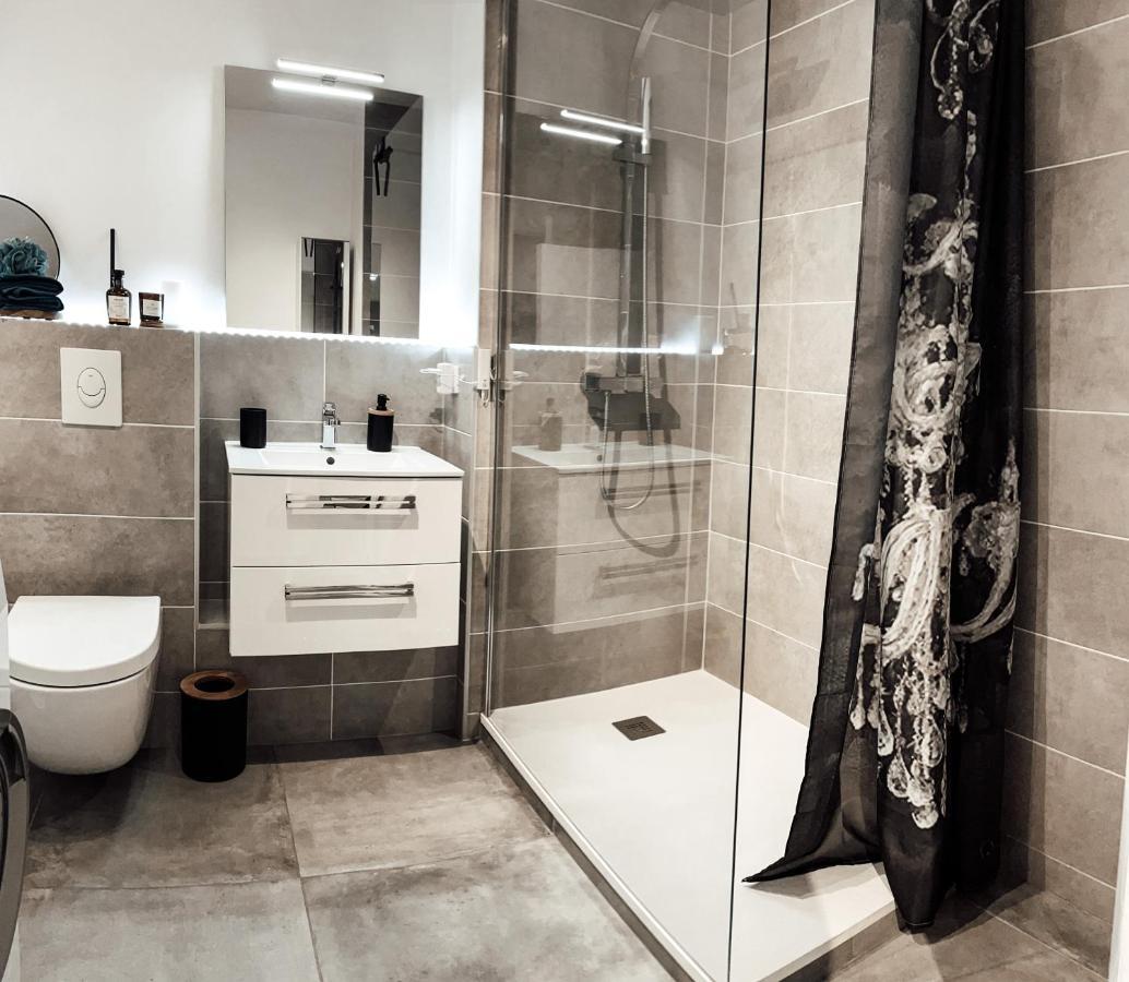 Le Cocon Blanc Metz - T2 - Parking Prive - Balcon - Nouvelle Ville, Gare Екстер'єр фото
